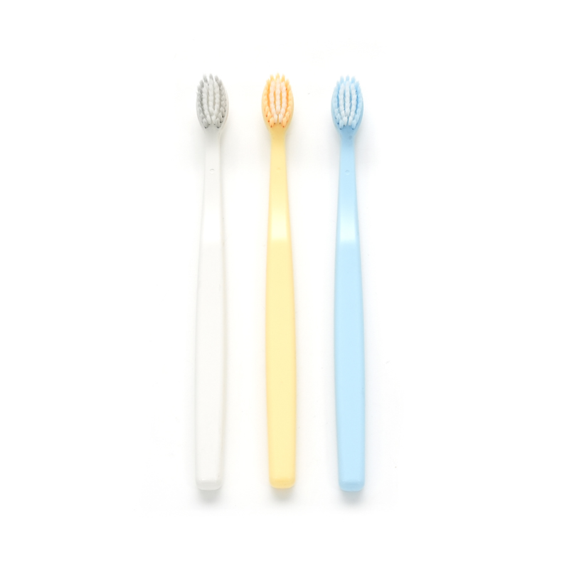 Pegangan PP Bulu PBT Lembut Ultra Halus Pembersihan Dalam Dewasa Memenuhi Sikat Gigi Standar EURO